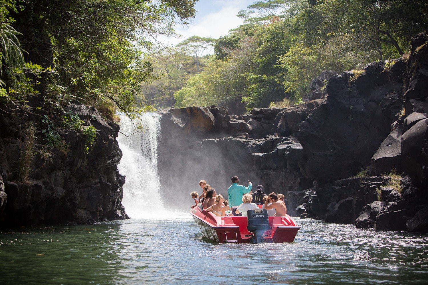 speedboat-to-ile-aux-cerfs-island-bbq-lunch-snorkeling-travelhub